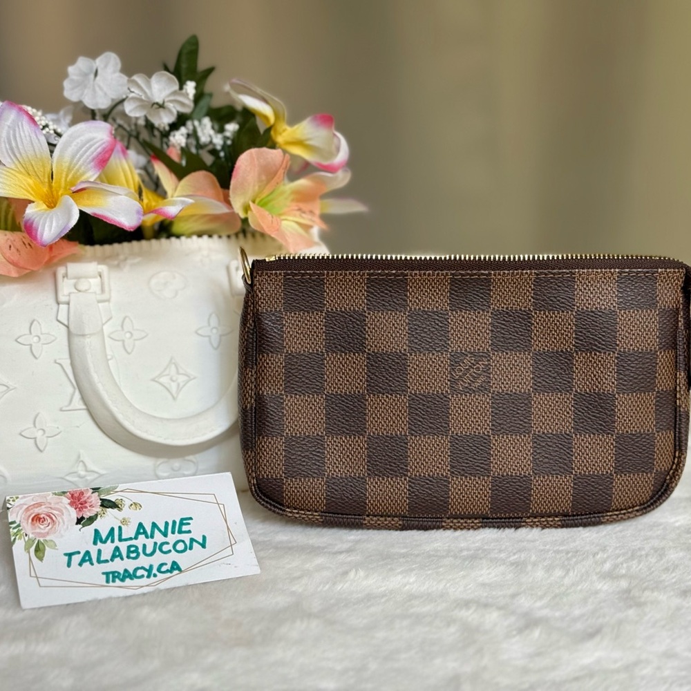Louis Vuitton Bucket Pouch Damier Ebene